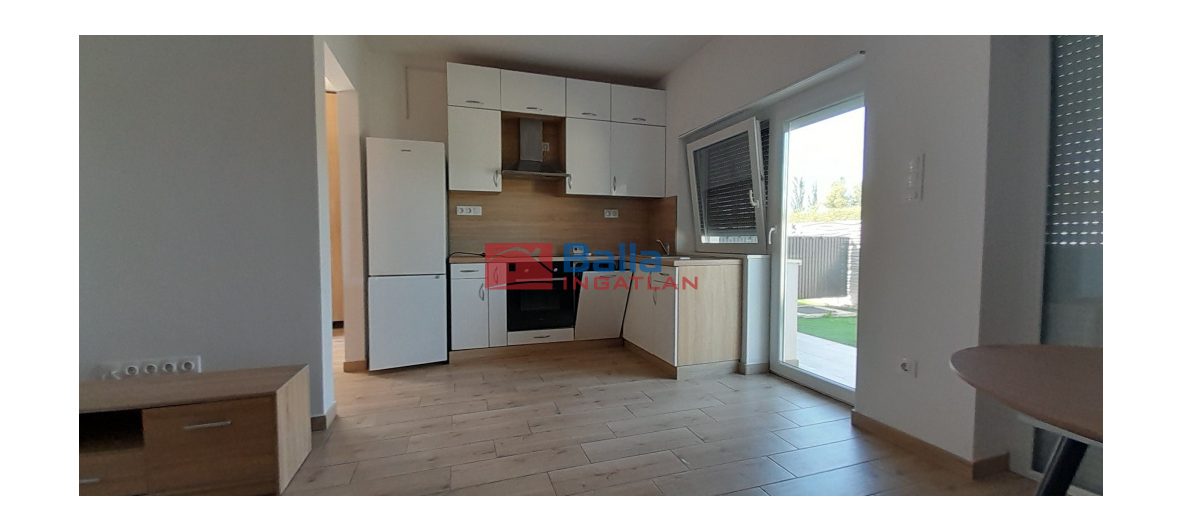 Kiadó 30 m²-estársasházi lakás Hatvan, Csaba utca: 160'000 Ft