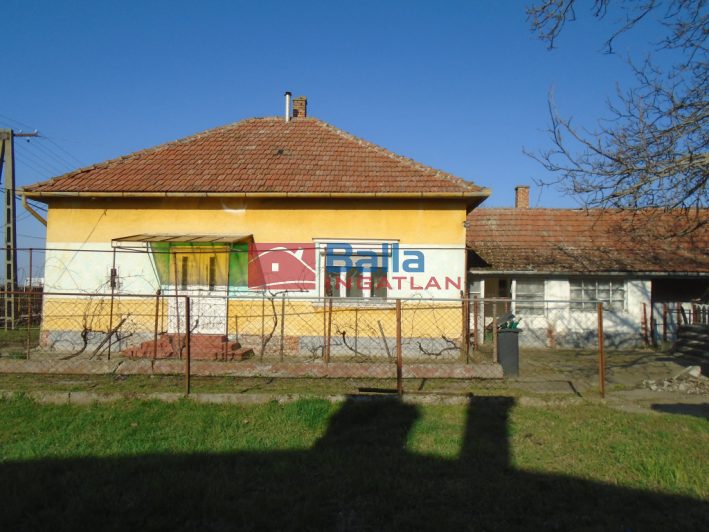 Eladó 76 m²-escsaládi ház Kőröstetétlen, Törteli út: 19'900'000 Ft