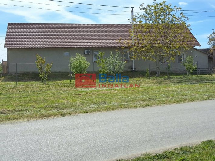 Eladó 140 m²-escsaládi ház Makád, Kendereskert utca: 60'000'000 Ft
