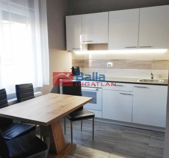 Eladó 210 m²-escsaládi ház Pécel, Városközpont közeli utca: 139'000'000 Ft