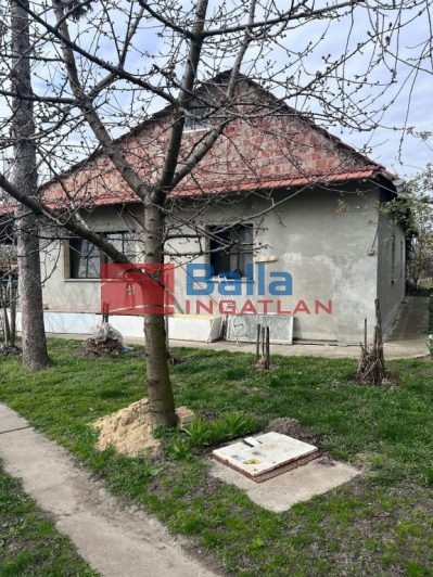 Eladó 110 m²-escsaládi ház Pincehely, Központ közeli utca: 35'000'000 Ft