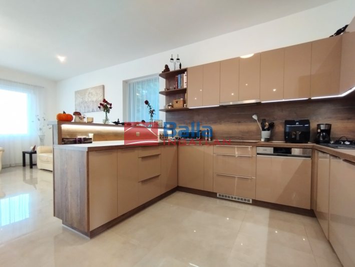 Eladó 208 m²-escsaládi ház Pomáz, Orlovácz utca: 183'500'000 Ft