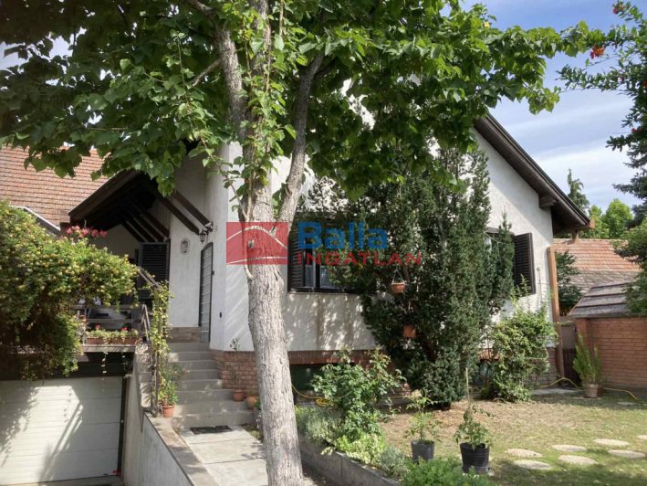 Ráckeve - Duna közeli utca:  240 m&sup2;-es családi ház   (110'000'000 ,- Ft)