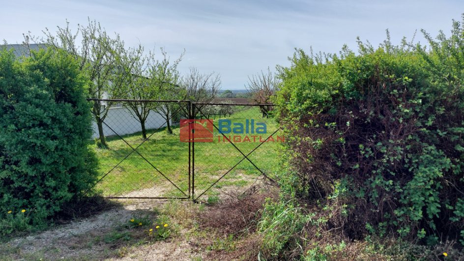 Siófok - Szabadifürdő:  694 m&sup2;-es telek   (41'000'000 ,- Ft)