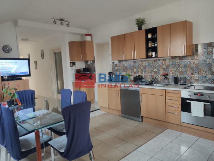 Szigethalom - Központ közeli utca:  164 m&sup2;-es társasházi lakás   (79'500'000 ,- Ft)