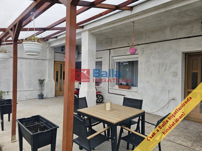 Szigetszentmiklós - Város központ közeli utca:  85 m&sup2;-es családi ház   (74'000'000 ,- Ft)