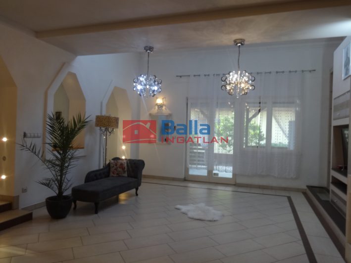 Eladó 195 m²-escsaládi ház Tiszakécske, Bajza utca: 104'500'000 Ft