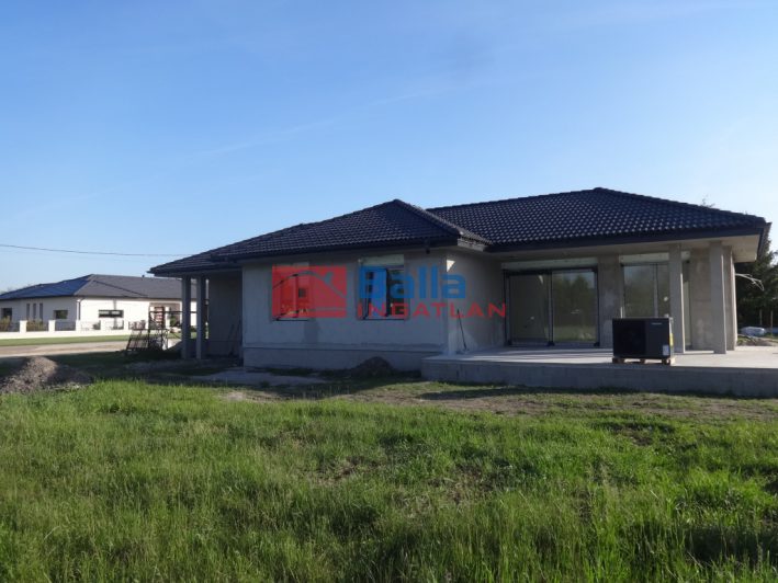 Eladó 95 m²-escsaládi ház Tiszakécske, Dr. Tóth Géza utca: 61'750'000 Ft