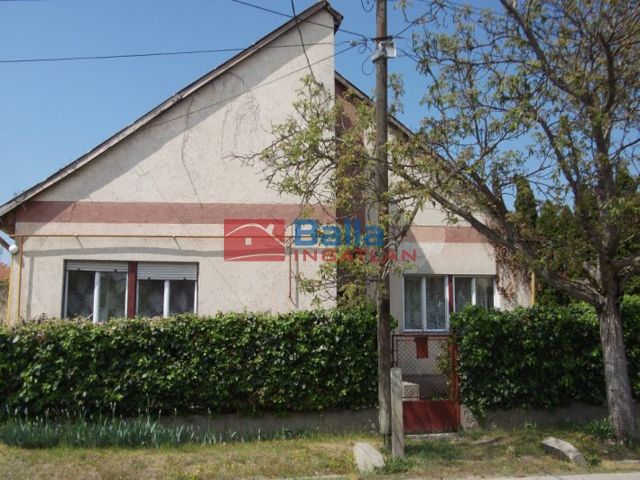 Eladó 145 m²-escsaládi ház Tiszakécske, Táncsics Mihály utca: 41'900'000 Ft