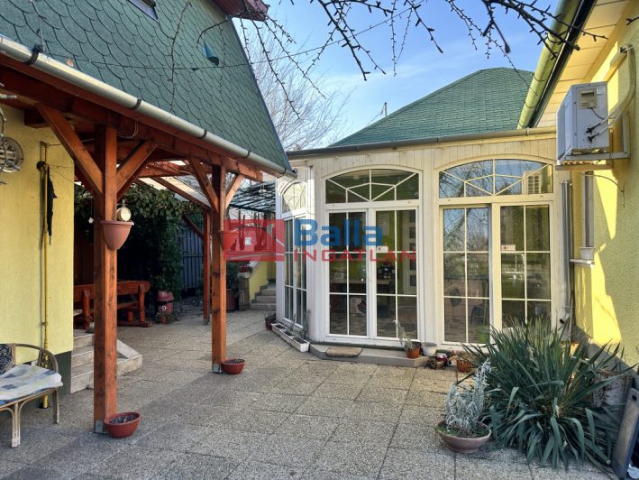 Eladó 220 m²-escsaládi ház Üllő, Többgenerációs: 135'000'000 Ft