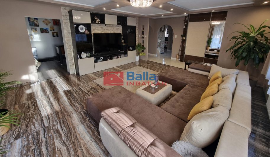 Eladó 320 m²-escsaládi ház Üllő, teljes körűen felújított: 257'900'000 Ft