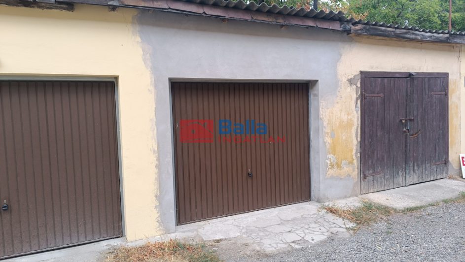 Eladó 16 m²-eskülönálló garázs Vác, Dr. Csányi László körút: 12'000'000 Ft
