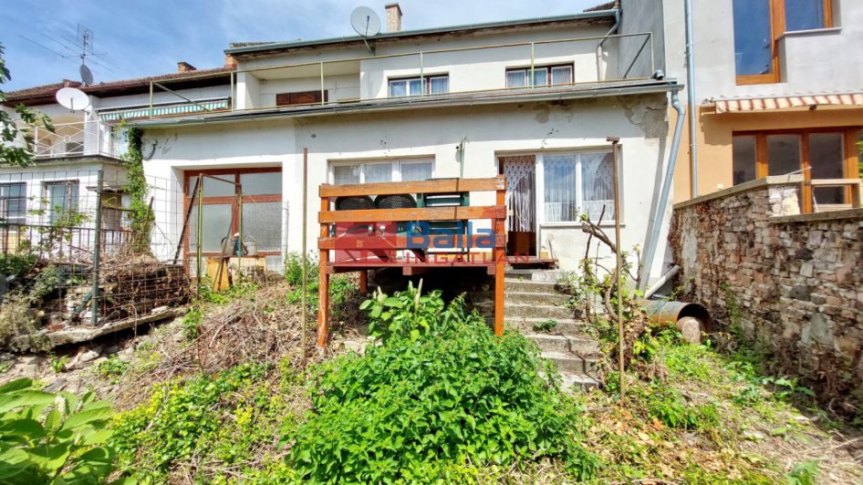 Eladó 129 m²-escsaládi ház Vác, Dunapart közeli: 129'900'000 Ft