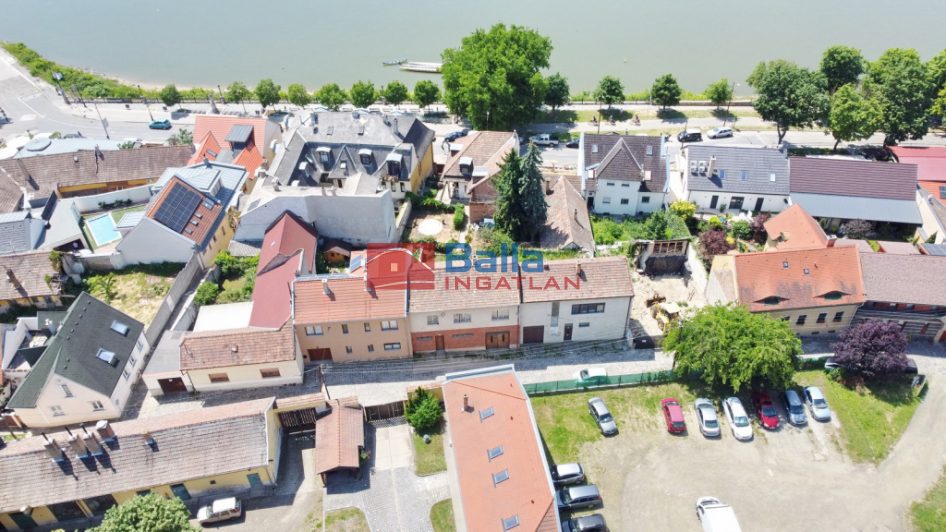 Eladó 129 m²-escsaládi ház Vác, Dunapart közeli: 144'999'000 Ft