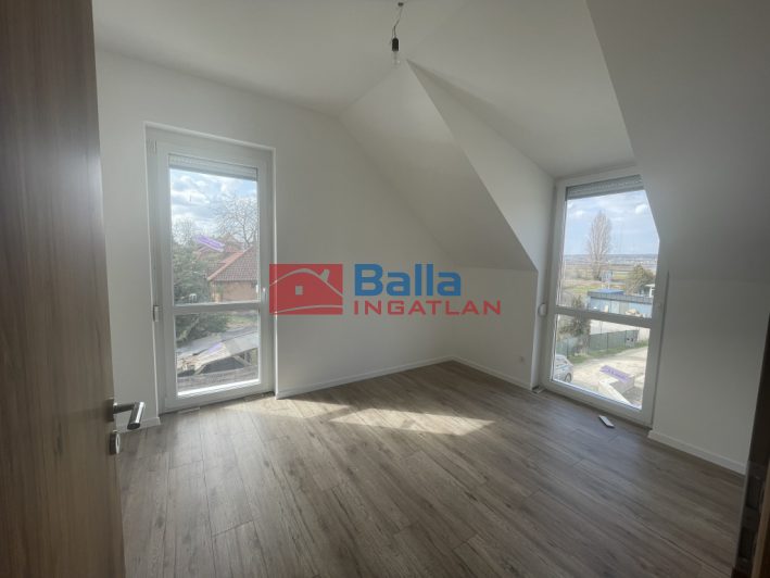 Eladó 91 m²-esikerház Velence, Tájékoztató utca: 120'000'000 Ft