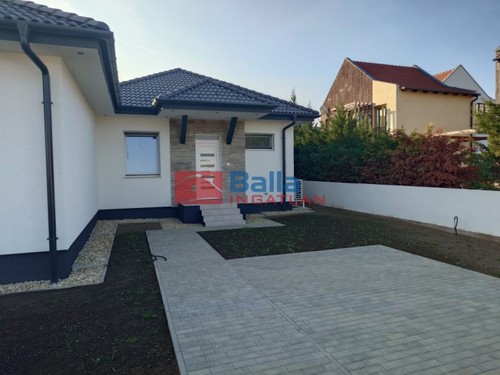 Velence (Velence) - Adria körút:  91 m&sup2;-es ikerház   (114'900'000 ,- Ft)