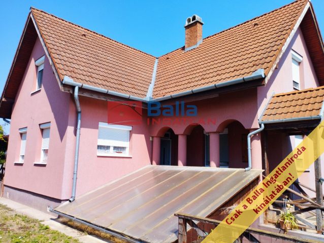 Áporka - Kertész utca:  194 m²-es családi ház   (87'500'000 ,- Ft)