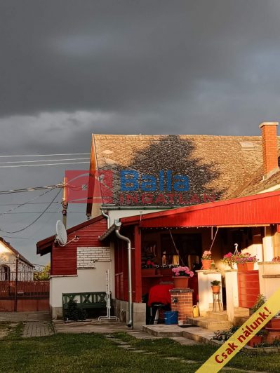 Áporka - Petőfi utca:  160 m&sup2;-es családi ház   (160'000'000 ,- Ft)