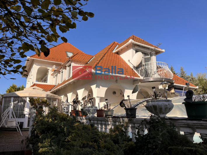 Budakalász (Budakalász) - Duna sétány:  300 m&sup2;-es családi ház   (219'000'000 ,- Ft)