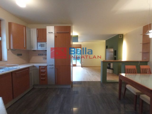 XIV. Kerület (Alsórákos) - Zoborhegy tér:  157 m²-es családi ház   (800'000 ,- Ft)