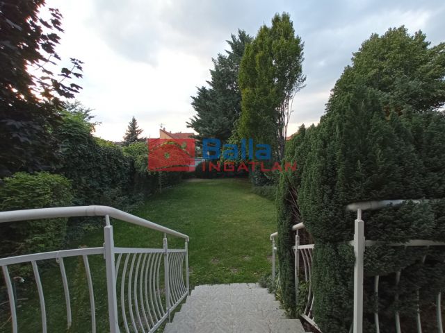 XIV. Kerület (Alsórákos) - Zoborhegy tér:  157 m²-es családi ház   (800'000 ,- Ft)