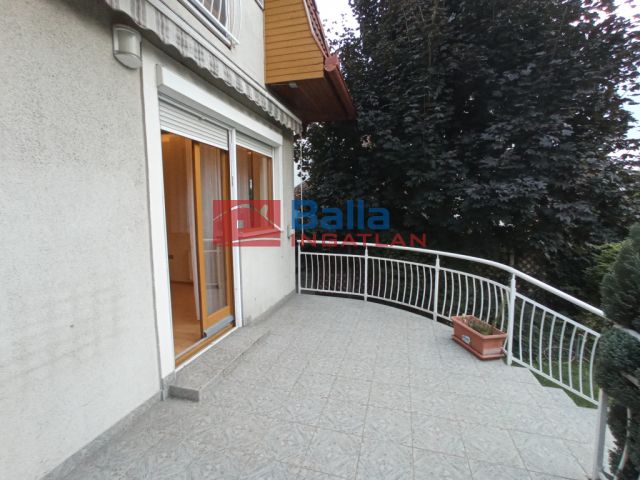 XIV. Kerület (Alsórákos) - Zoborhegy tér:  157 m²-es családi ház   (800'000 ,- Ft)