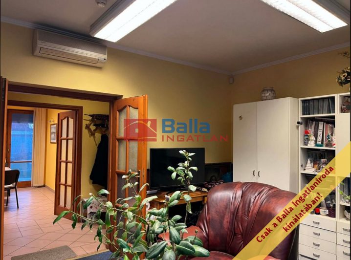 XIX. Kerület (Óváros) - Óváros utca:  270 m&sup2;-es családi ház   (260'000'000 ,- Ft)