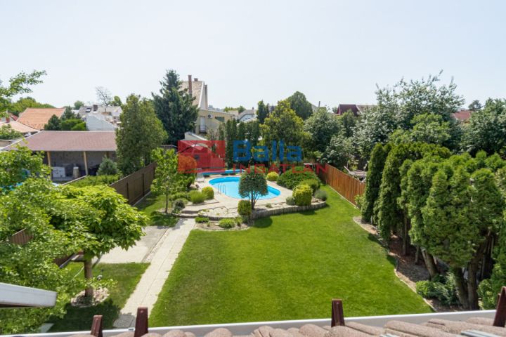 XV. Kerület (Rákospalota) - Rákospalota:  220 m²-es családi ház   (196'000'000 ,- Ft)