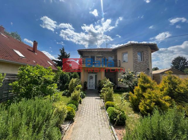 XVI. Kerület (Árpádföld) - Budapesti út:  138 m²-es családi ház   (175'900'000 ,- Ft)