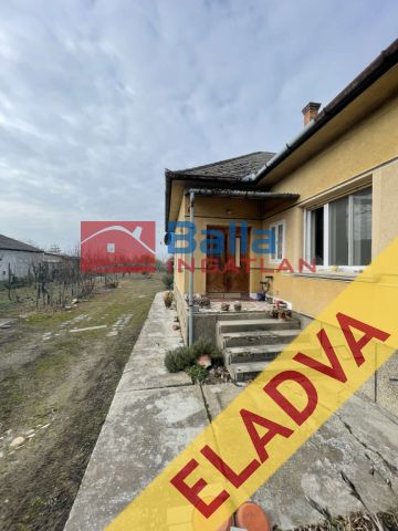 Bugyi - Fő út melletti utca:  155 m²-es családi ház