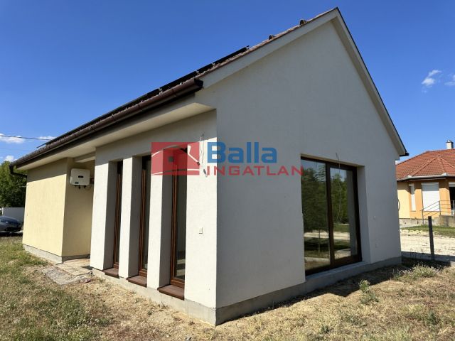 Dabas - Új építésű:  61 m²-es családi ház   (74'000'000 ,- Ft)