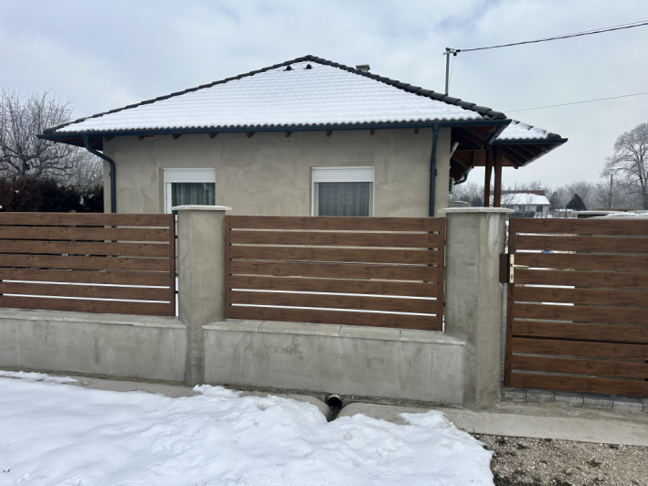 Dabas - Újszerű:  82 m&sup2;-es családi ház   (79'900'000 ,- Ft)