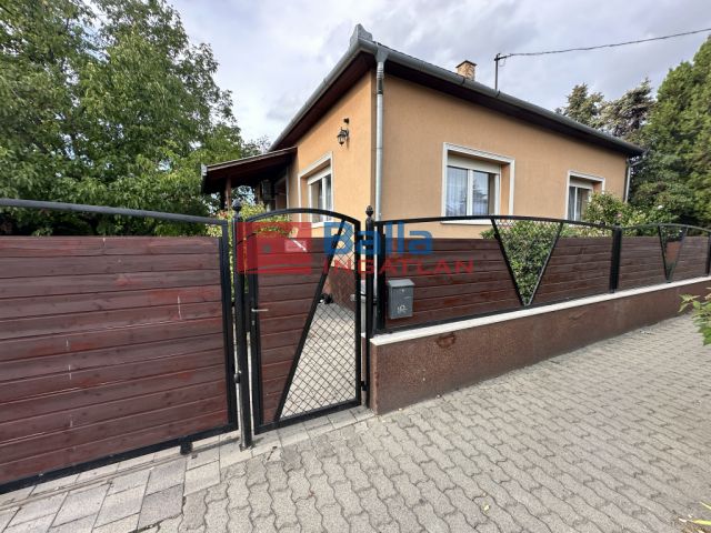 Dabas - Városközponti:  90 m²-es családi ház   (129'900'000 ,- Ft)