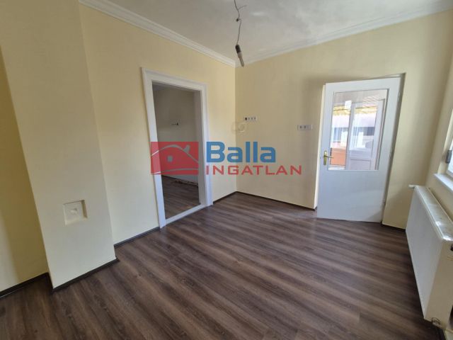 Debrecen - Hold utca:  60 m²-es családi ház   (54'000'000 ,- Ft)