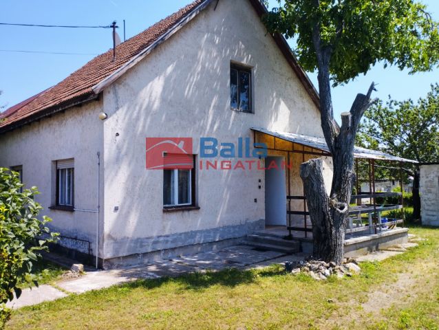 Délegyháza - Központ közeli utca:  80 m²-es családi ház