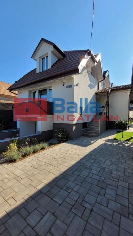 Dunakeszi - Tóváros:  210 m²-es családi ház   (225'000'000 ,- Ft)
