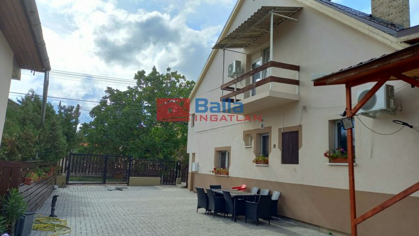 Dunakeszi - Városközpont:  200 m²-es családi ház   (162'000'000 ,- Ft)