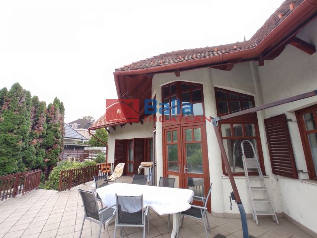 Dunaújváros - Gőzmalom utca:  350 m&sup2;-es családi ház   (128'000'000 ,- Ft)