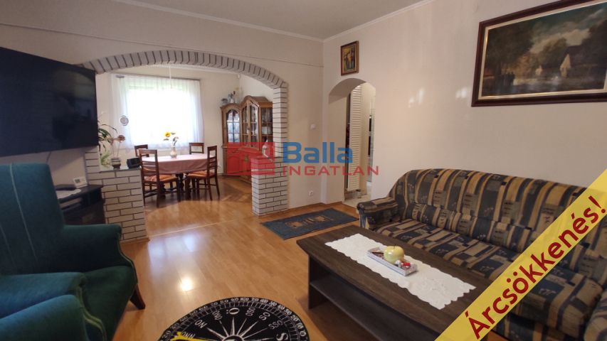 Dunaújváros - Jókai Mór utca:  155 m²-es családi ház   (79'900'000 ,- Ft)