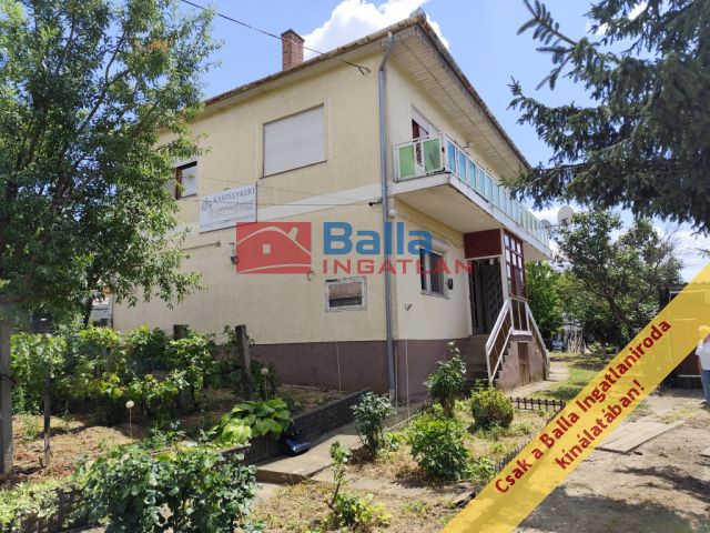 Ecséd - Táncsics Mihály utca:  130 m²-es családi ház   (38'900'000 ,- Ft)