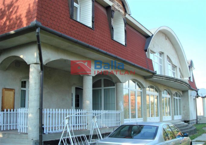 Fót - Fót:  320 m²-es családi ház   (149'000'000 ,- Ft)