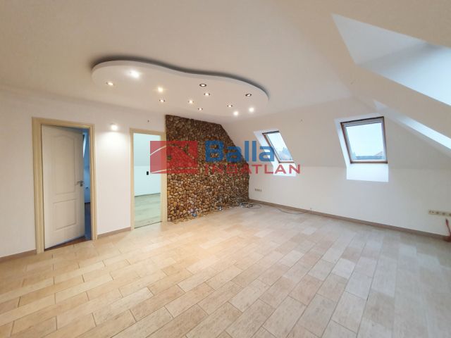 Gödöllő - Honvéd utca közeli utca:  148 m²-es családi ház   (134'000'000 ,- Ft)