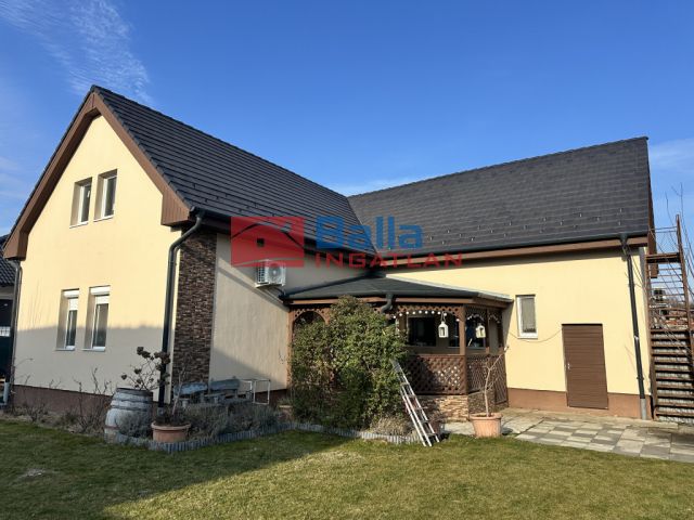 Gyál - Központi elhelyezkedés:  140 m²-es családi ház   (119'000'000 ,- Ft)