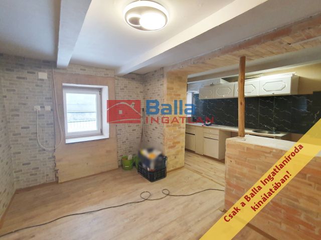 Isaszeg - Penny Market közeli utca:  48 m&sup2;-es családi ház   (52'500'000 ,- Ft)