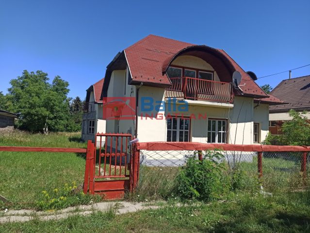 Kerekharaszt - Krúdy Gyula utca:  216 m²-es családi ház   (38'000'000 ,- Ft)