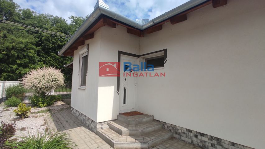 Nagyvenyim - Holló utca:  163 m²-es családi ház   (95'000'000 ,- Ft)
