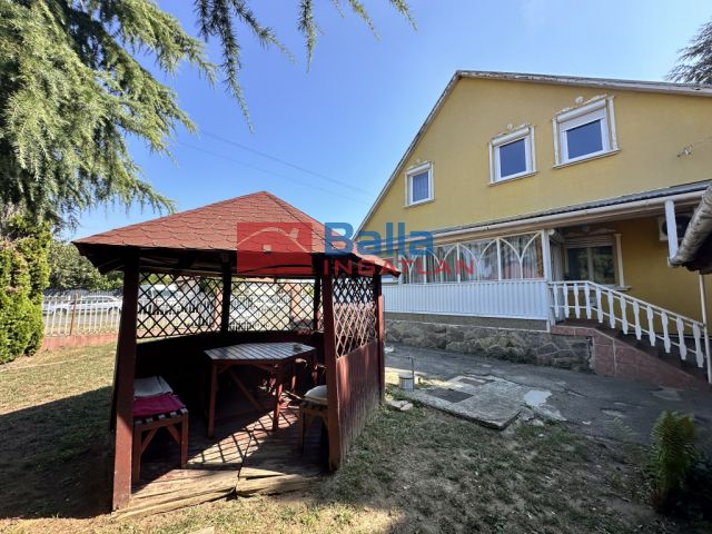 Ócsa - Szép környezet:  155 m²-es családi ház   (97'900'000 ,- Ft)