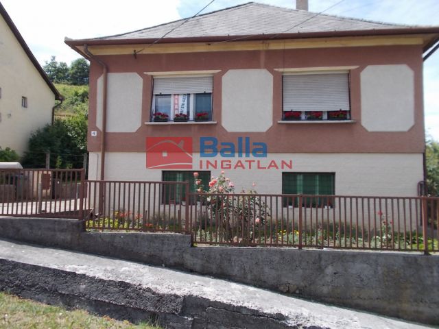 Ózd - Cipó utca:  80 m²-es családi ház   (13'900'000 ,- Ft)