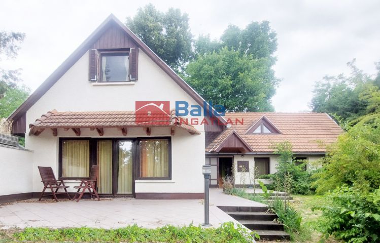 Pécel - Apaffy utca:  230 m²-es családi ház