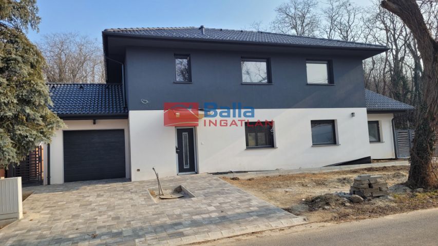Szada - Béke utca:  144 m²-es családi ház   (125'000'000 ,- Ft)
